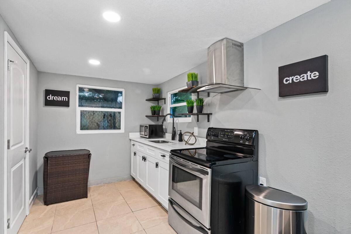 Modern House In Clearwater With Access To A Shared Swimming Pool Apartman Safety Harbor Kültér fotó